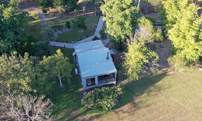 Rathdowney Cottage | Tuckeroo Cottages - Kookaburra Cottage