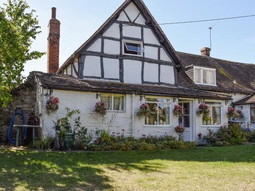 Ardens Grafton House | Tudor Cottage
