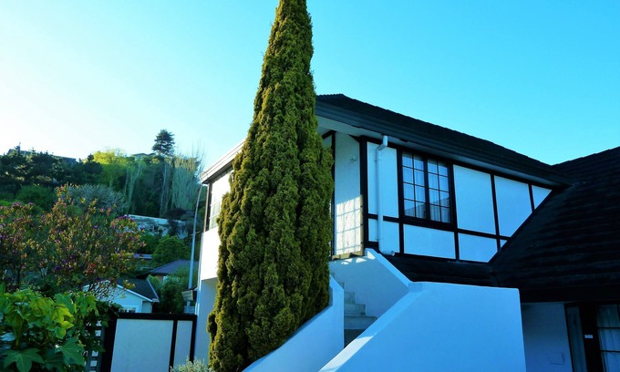 Tahunanui Hotel | Tudor Lodge Motel