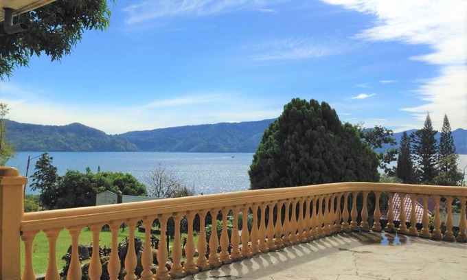 Ambarita Hotel | Tuk Tuk View Inn