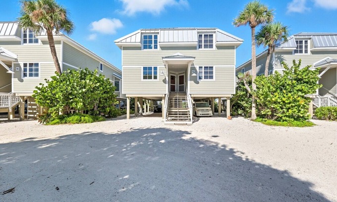 Boca Grande House | Turtleback 8 - 3/3 - Community Pool - Sleeps 6 - Gulf Front