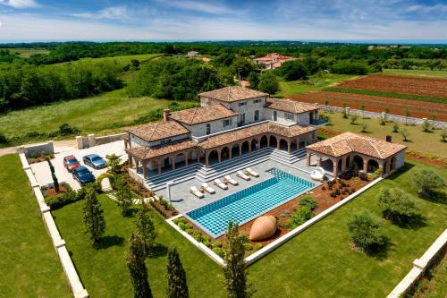 Vizinada Villa | Tuscan Mansion - Don Giordano Excelsior
