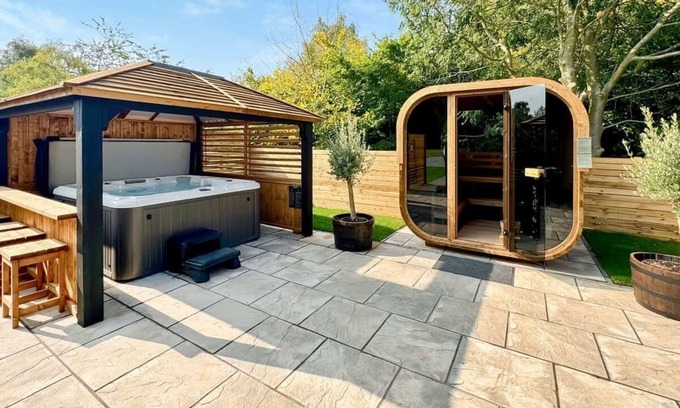 Raywell Ski Chalet | Twilight Spa (Pet Garden)
