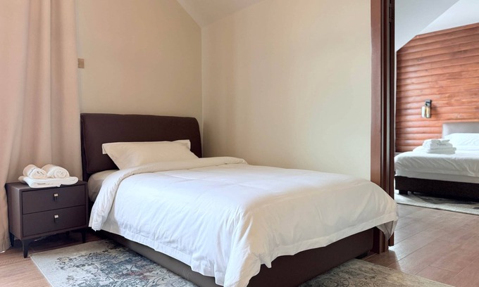 Ulaanbaatar House | Twin Comfort Room with Queen Bed