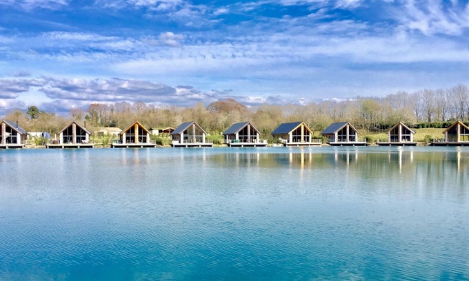 Tewitfield Cabin | Twin Lakes Country Club is a development of stunning lakeside lodges