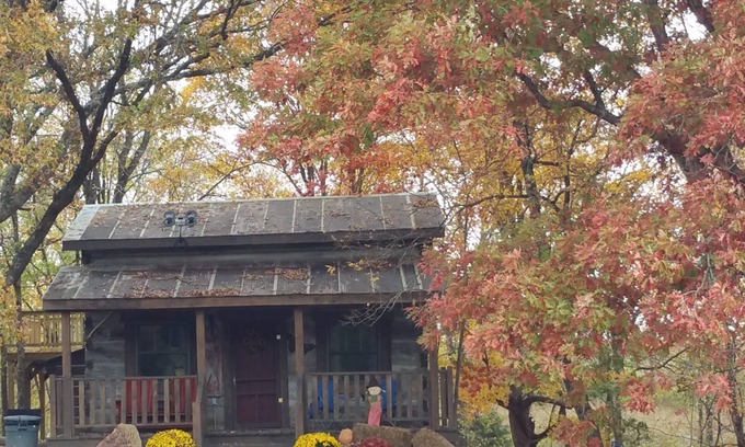 Hardin County Cabin | Twin Oaks Antique Cabin by Garden of the Gods in the Shawnee National Forest