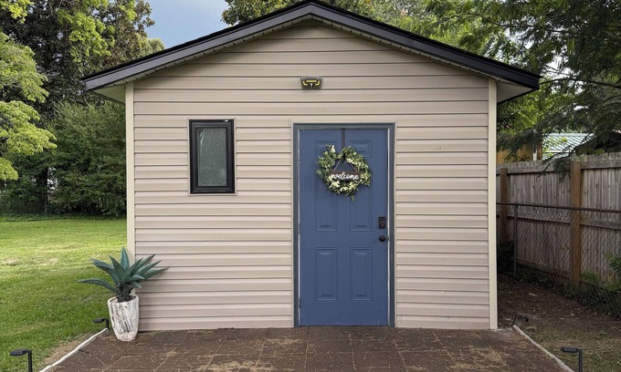 Fayetteville House | Twin Oaks Den: Nurses, Mil & WFH