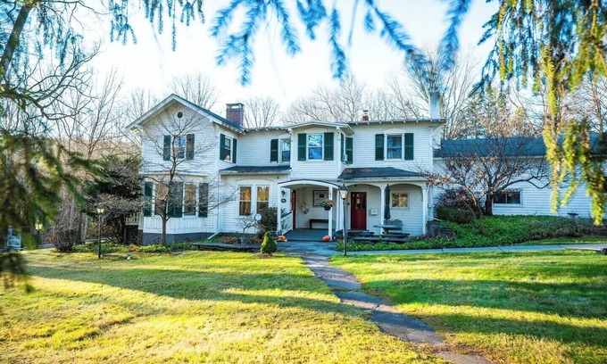 White Mills House | Twin Oaks Near Lake Wallenpaupack | Historic Home