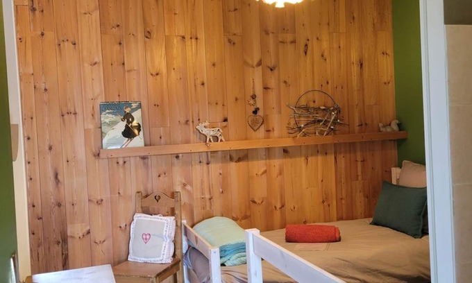 Artigues Apartment | Twin room with separate single beds