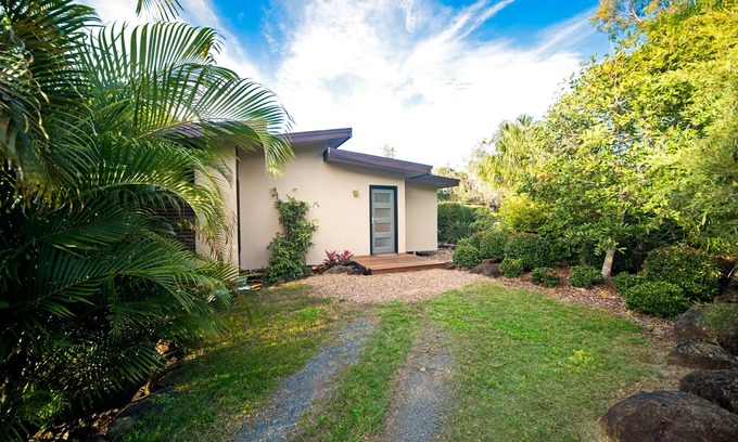 Palm Grove Resort | Twin shower, Spa, Private, Balcony, Large Kitchen