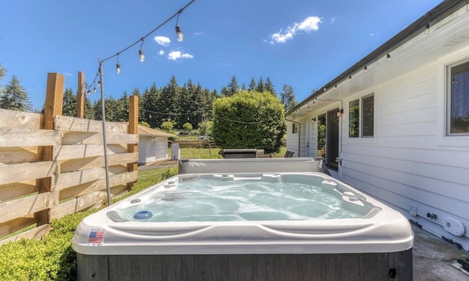 Rock Creek House | Two acres Home Hot tub, Pool table and Game room