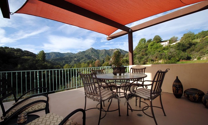 Topanga Bed & Breakfast | Two Beautiful Bedrooms & Private Patio with Morning Coffee & Tea Service