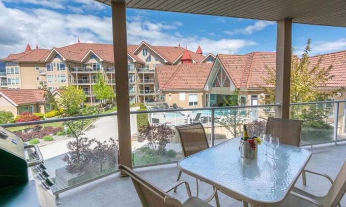 North End Apartment | Two Bed - Two Bath - Two Pools Apt
