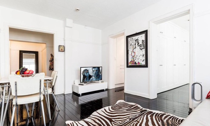 Elizabeth Bay Apartment | Two Bedroom Apartment in Elizabeth Bay/Potts Point