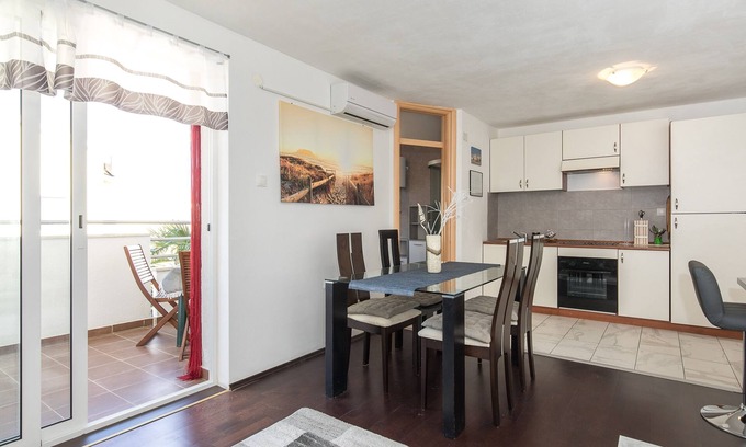 Vantacici Apartment | Two bedroom apartment with balcony Vantačići, Krk (A-22447-a)