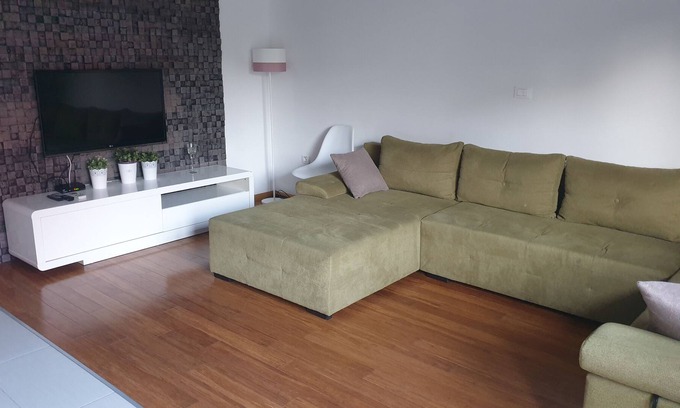 Strozanac Apartment | Two bedroom apartment with air-conditioning Podstrana, Split (A-13555-a)