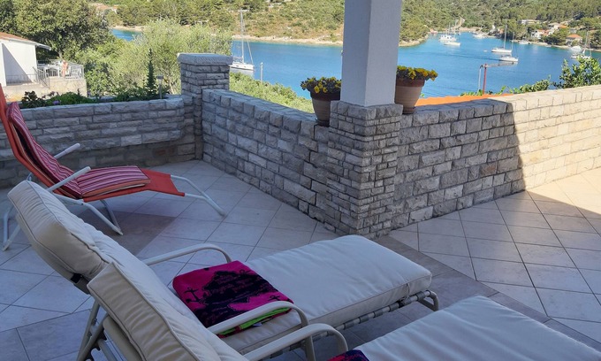 Necujam Apartment | Two bedroom apartment with terrace and sea view Nečujam, Šolta (A-2089-a)