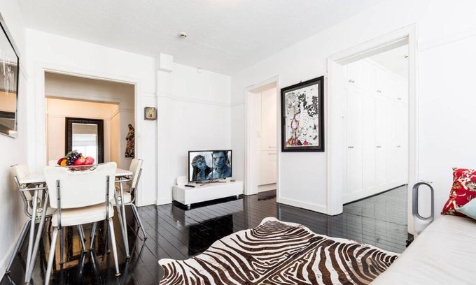 Elizabeth Bay Apartment | Two Bedroom Apartment in Elizabeth Bay/Potts Point