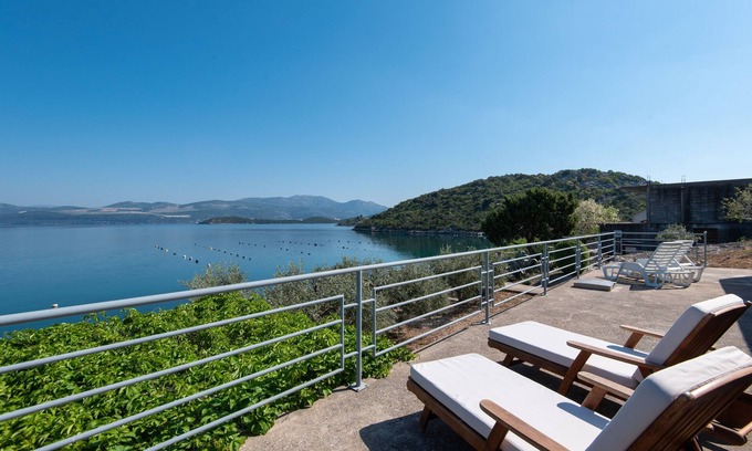 Putnikovic Apartment | Two bedroom apartment near beach Cove Pještata, Pelješac (A-12381-b)
