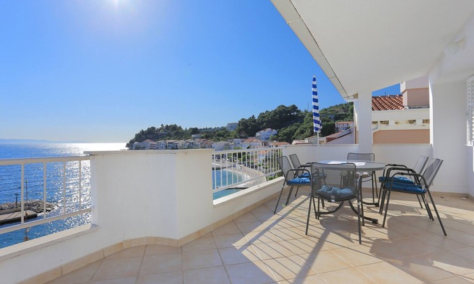 Podgora Apartment | Two bedroom apartment near beach Podgora, Makarska (A-11432-a)