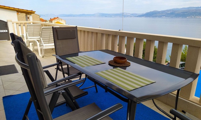 Postira Apartment | Two bedroom apartment near beach Postira, Brač (A-706-b)