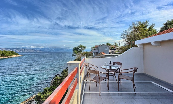 Cove Basina (Jelsa) Apartment | Two bedroom apartment near beach Basina, Hvar (A-5699-c)