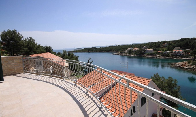Cove Basina (Jelsa) Apartment | Two bedroom apartment near beach Basina, Hvar (A-8754-a)