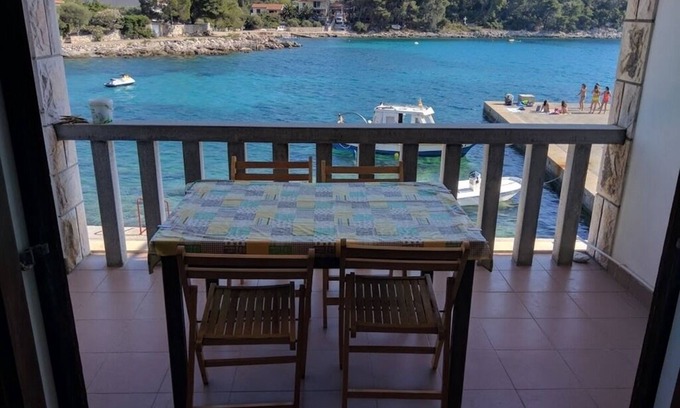 Prizba Apartment | Two bedroom apartment near beach Prižba, Korčula (A-14385-b)