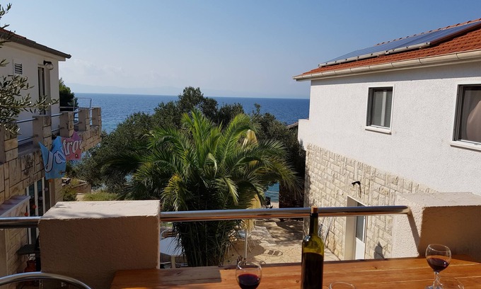Gdinj Apartment | Two bedroom apartment near beach Cove Jedra, Hvar (A-2583-b)