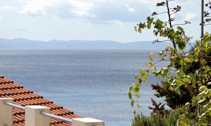 Gdinj Apartment | Two bedroom apartment near beach Cove Jedra, Hvar (A-2583-e)