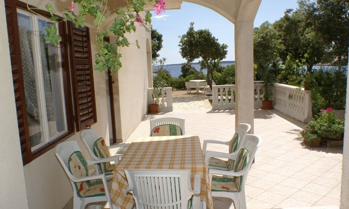 Simuni Apartment | Two bedroom apartment near beach Šimuni, Pag (A-236-b)