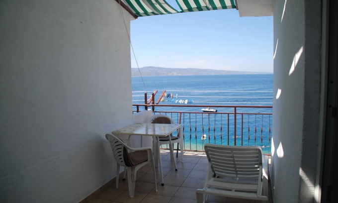 Stanici Apartment | Two bedroom apartment near beach Stanići, Omiš (A-1032-b)