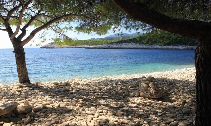 Rukavac Apartment | Two bedroom apartment near beach Rukavac, Vis (A-2478-a)