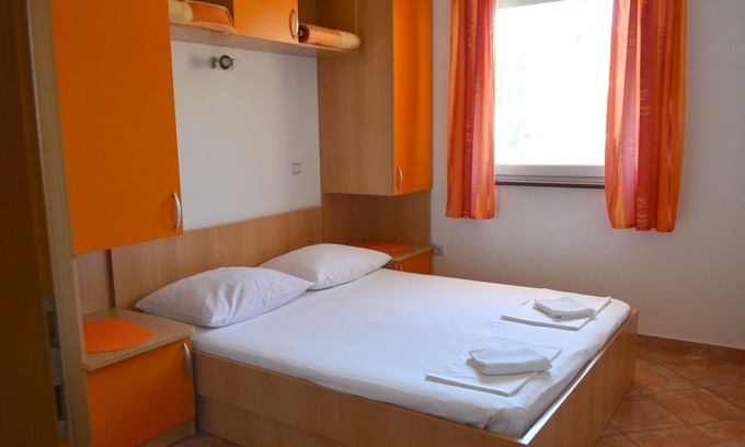 Gradac Apartment | Two bedroom apartment with air-conditioning Gradac, Makarska (A-13681-d)