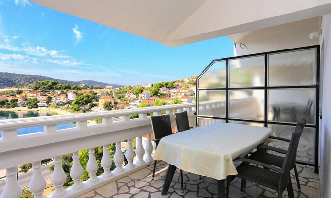 Marina Apartment | Two bedroom apartment with terrace and sea view Marina, Trogir (A-9037-f)