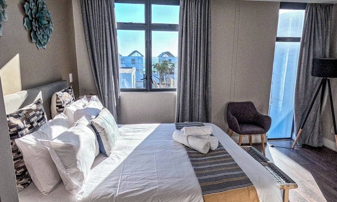 Big Bay Apartment | Two Bedroom Beachfront Penthouse with Parking