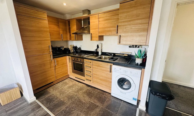Heathrow Villages Apartment | Two bedroom Chic Apart,Heathrow with WiFi & Sky tv