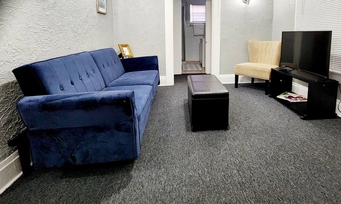East Lake Morton Apartment | Two Bedroom Home in Beautiful downtown Lakeland