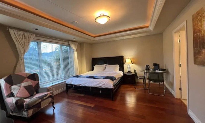 Steveston House | Two-bedroom with independent entrance close to YVR in Richmond