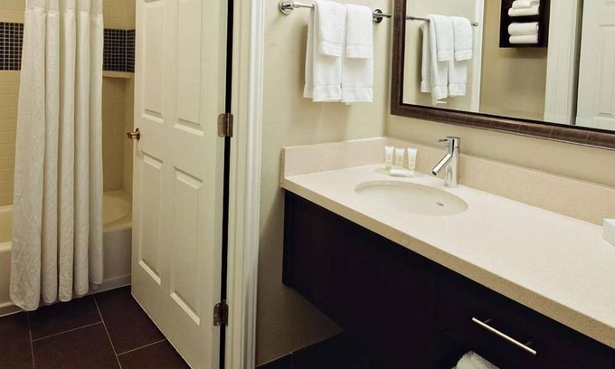 Vance Jackson Apartment | Two Comfortable 2BR Suites w/Full Kitchen! W/Outdoor Pool Onsite, Pets Allowed