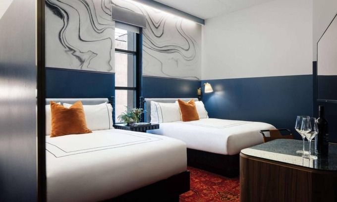 Downtown Nashville Hotel | Two Queen Room at a 4⭐️ Hotel