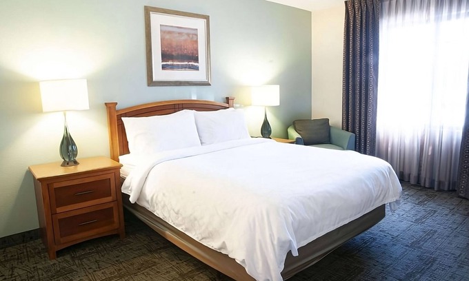 Vance Jackson Apartment | TWO Relaxing Suites with Full Kitchen and Free Breakfast! Pool, Pets Allowed!