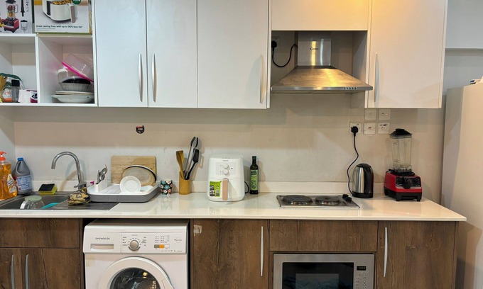 Jannusan Apartment | Two rooms flat in Seef and the guest will shared the bathroom, kitchen and hall