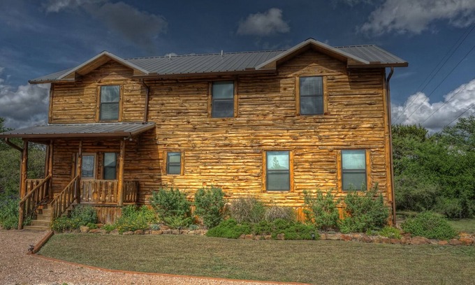 Rio Frio Cabin | Two Story Luxury Lodge A Great Family Getaway