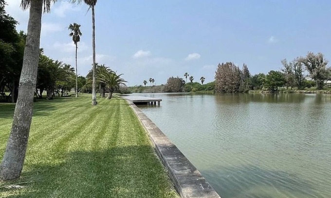 Los Fresnos House | Two Waterfront Homes in One!
