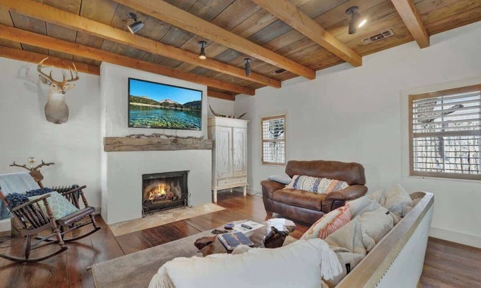 Fredericksburg House | TX 2-Step Guesthouse:Pet Friendly-3Min to Downtown