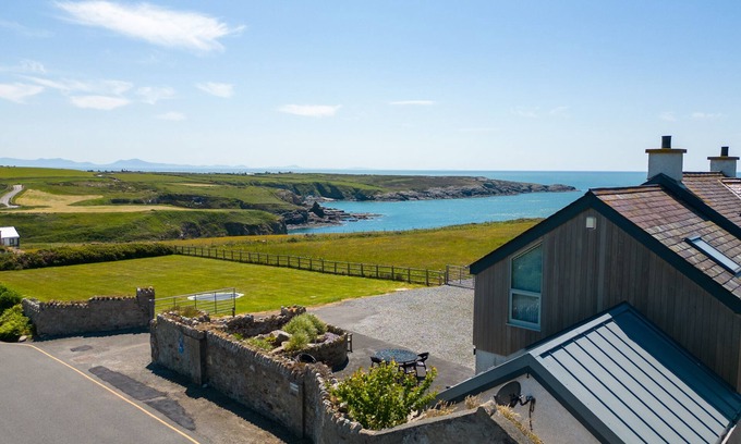 Holyhead Cottage | TY NANT, pet friendly, luxury holiday cottage in South Stack