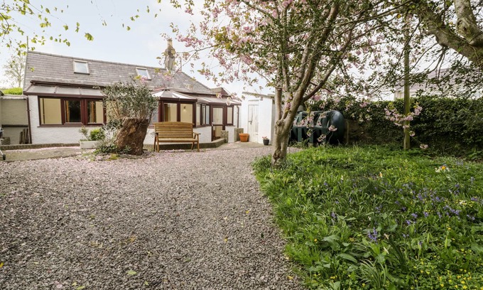 Llanddaniel Fab Cottage | TY TAID, with open fire in Llanddaniel Fab
