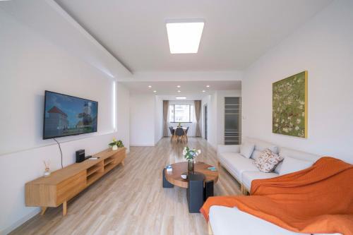 Changning Apartment | Tyms Luxury 4BR 2BA APT Residence