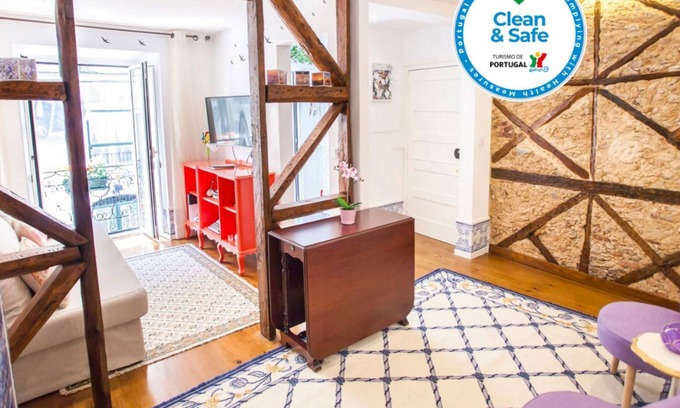 Encarnacao Apartment | Typical Bairro Alto Apartment Lisbon